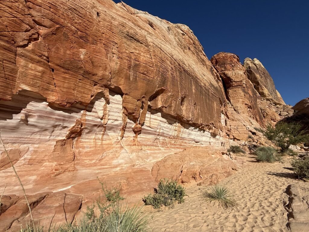 Paroi de grès striée rouge et blanche, Mosaic Canyon, Valley of Fire